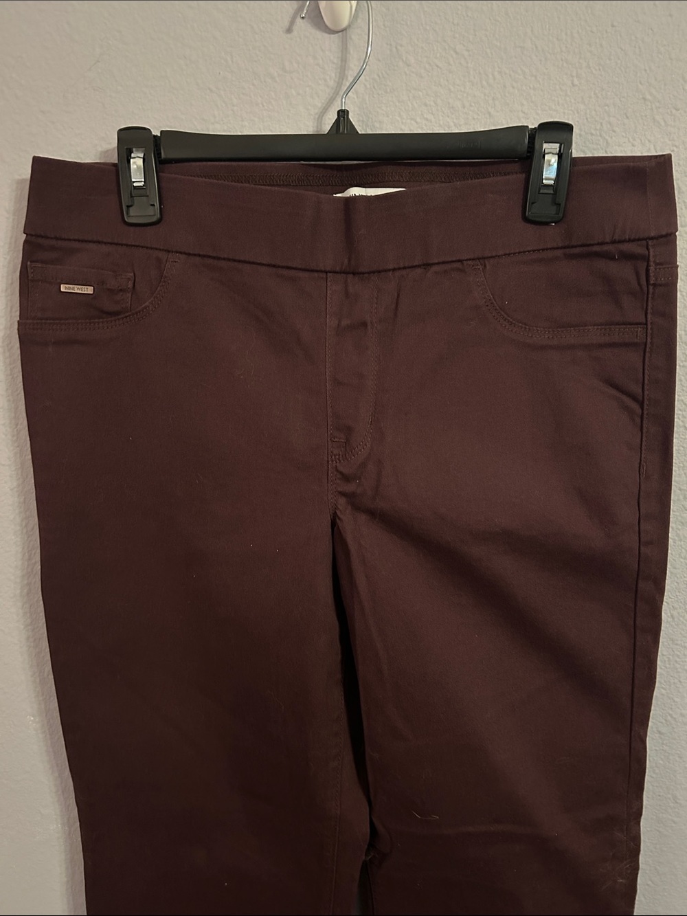 Nine West Heidi Pull-On Women Straight Slim Leg Pants Burgundy Size 10 - Picture 2 of 4